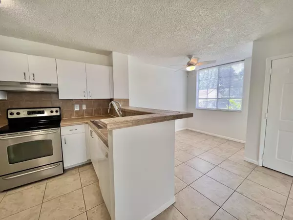 West Palm Beach, FL 33409,1755 Village BLVD 102