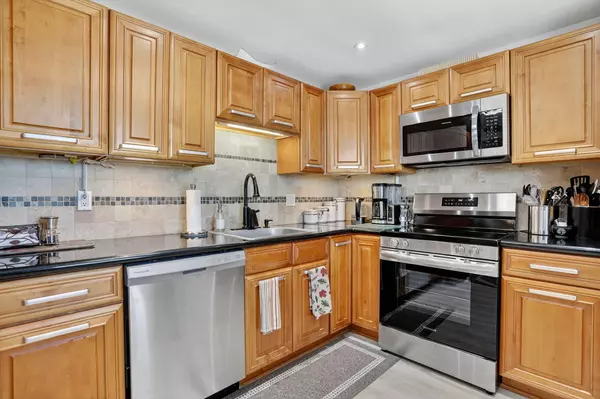 3960 Oaks Clubhouse DR 504, Pompano Beach, FL 33069