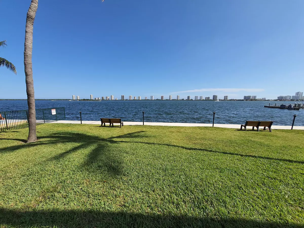 Lake Park, FL 33403,1050 Lake Shore 205 DR 205