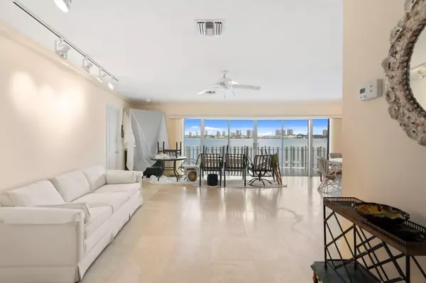 Riviera Beach, FL 33404,371 Wilma CIR 5