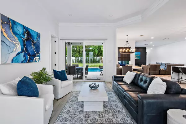 Tequesta, FL 33469,596 N Cypress DR