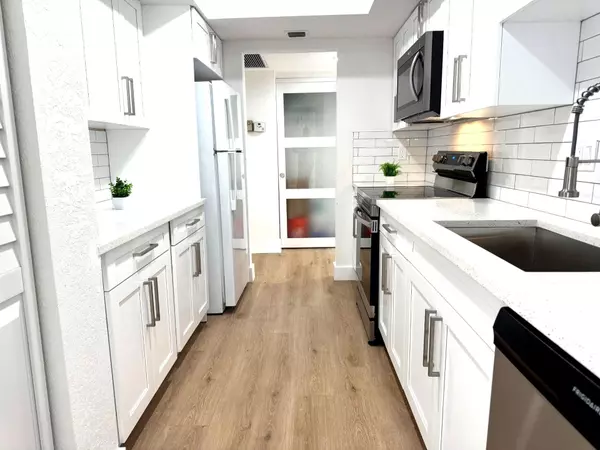 Lauderhill, FL 33319,7051 Environ BLVD 633