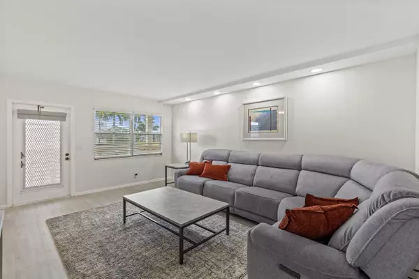 2069 Guildford D, Boca Raton, FL 33434