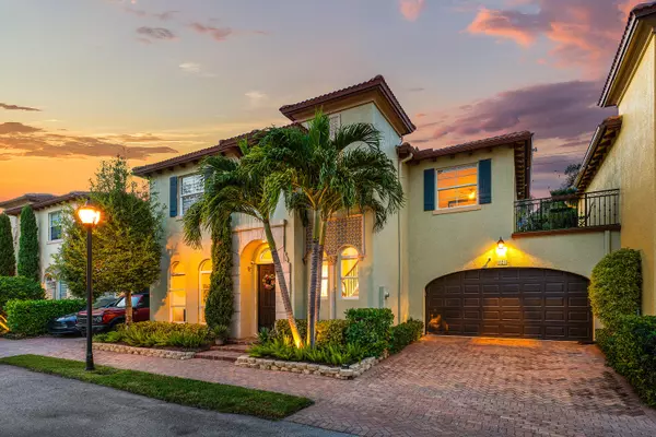 121 Via Poinciana LN, Boca Raton, FL 33487