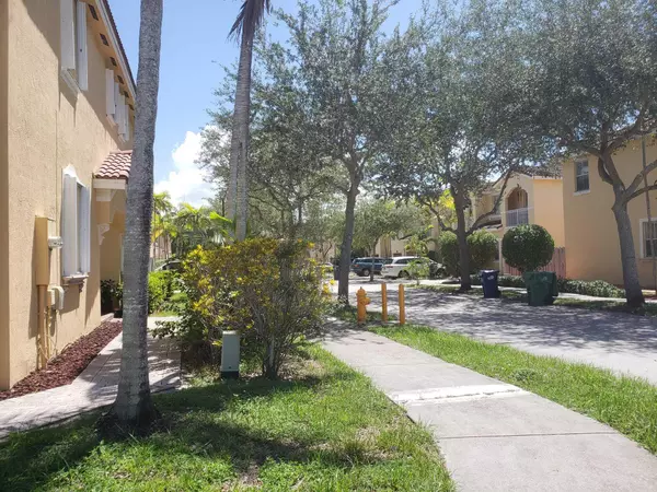 Miami, FL 33194,913 SW 151 PL