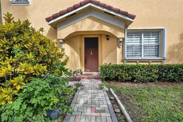 Miami, FL 33194,913 SW 151 PL