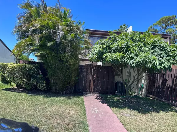 1871 Abbey RD 19a, West Palm Beach, FL 33415