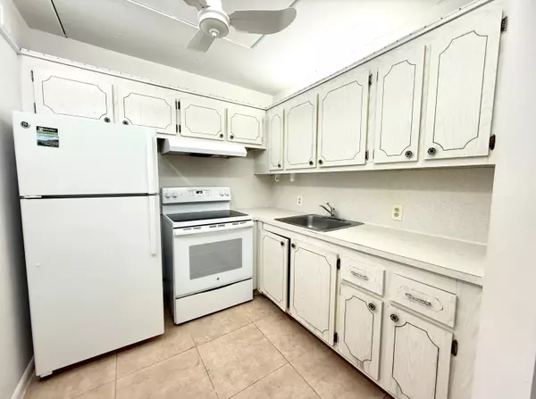 Boca Raton, FL 33434,563 N Fanshaw