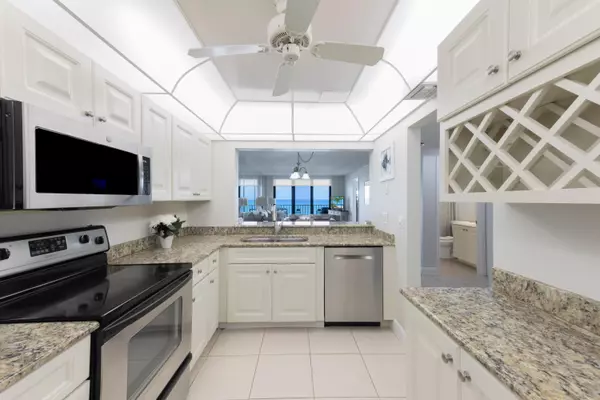 Hutchinson Island, FL 34949,4250 N Highway A1a 705