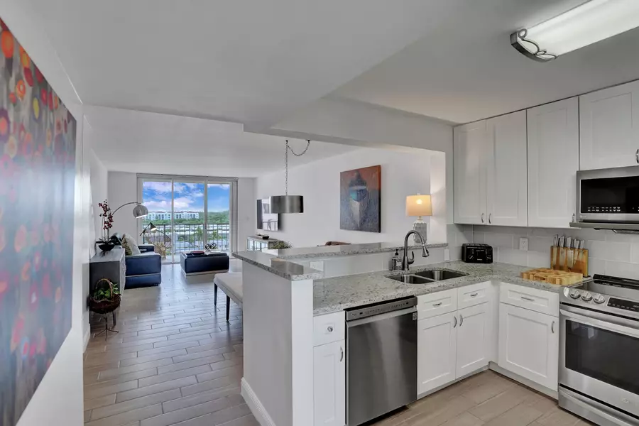 3581 S Ocean BLVD 8b, South Palm Beach, FL 33480