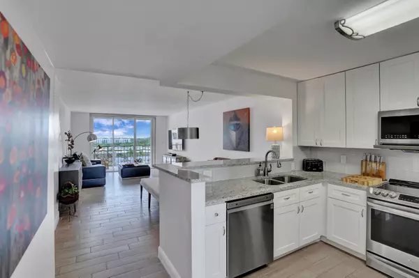 3581 S Ocean BLVD 8b, South Palm Beach, FL 33480