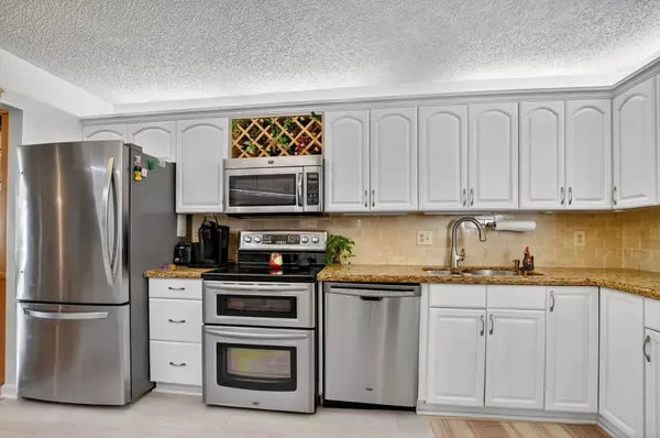 5650 Camino Del Sol 200, Boca Raton, FL 33433