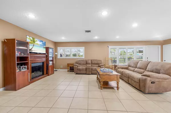 Lake Worth, FL 33467,9182 Lantern DR