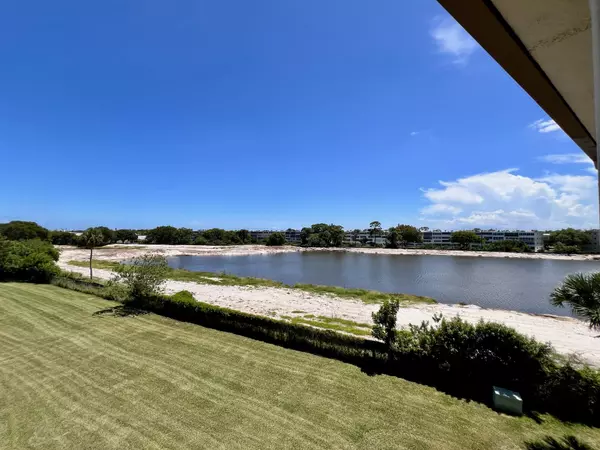 West Palm Beach, FL 33417,414 Greenbrier B