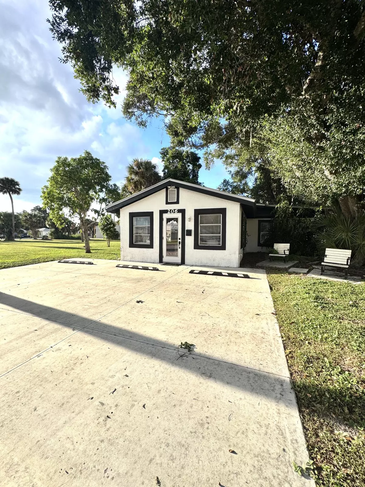 Okeechobee, FL 34974,206 SW 3rd ST