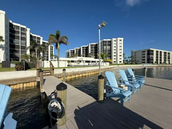 Tequesta, FL 33469,19800 Sandpointe Bay DR 409