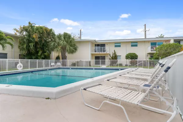 North Palm Beach, FL 33408,510 Prosperity Farms RD 4b