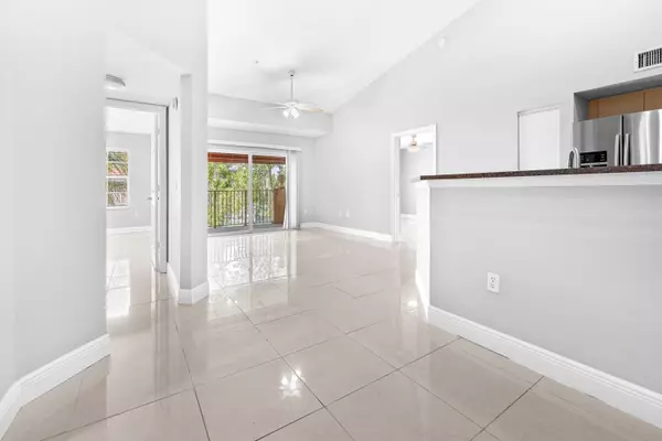 West Palm Beach, FL 33409,4041 San Marino BLVD 304