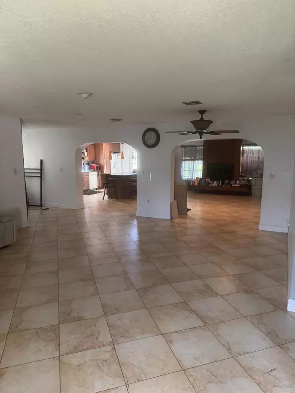 Miramar, FL 33023,6621 Boxwood DR