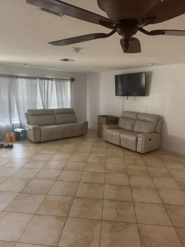 Miramar, FL 33023,6621 Boxwood DR