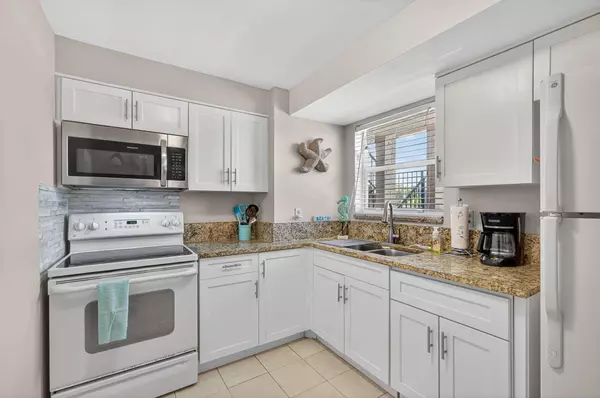 Palm Springs, FL 33461,225 Bonnie BLVD 208