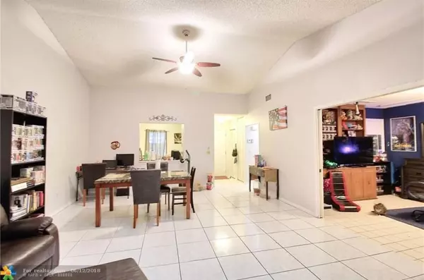 Royal Palm Beach, FL 33411,1001 Lakeview CIR 1001