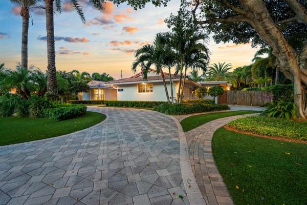 745 Periwinkle ST, Boca Raton, FL 33486