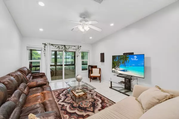 Boca Raton, FL 33496,18541 Cherborg DR D