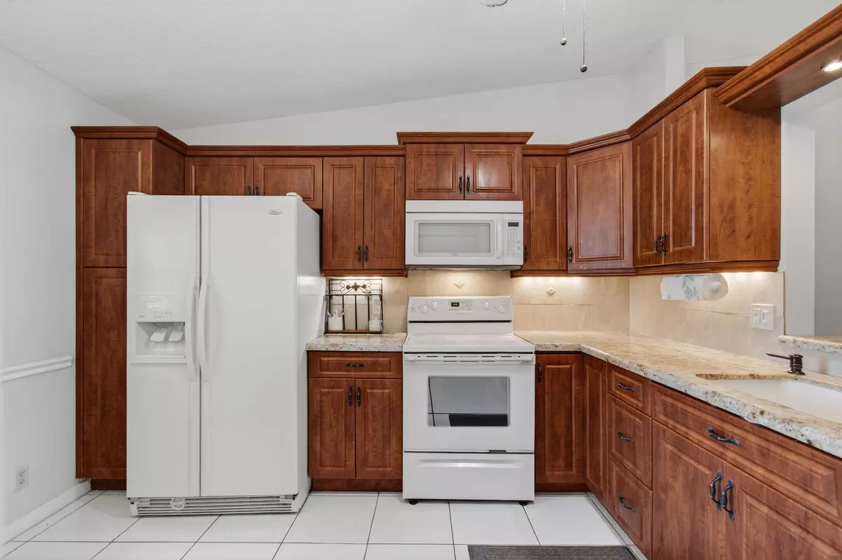 Boca Raton, FL 33496,18541 Cherborg DR D