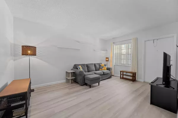 Fort Lauderdale, FL 33334,1407 NE 56th ST 210