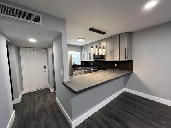 1630 Embassy DR 306, West Palm Beach, FL 33401