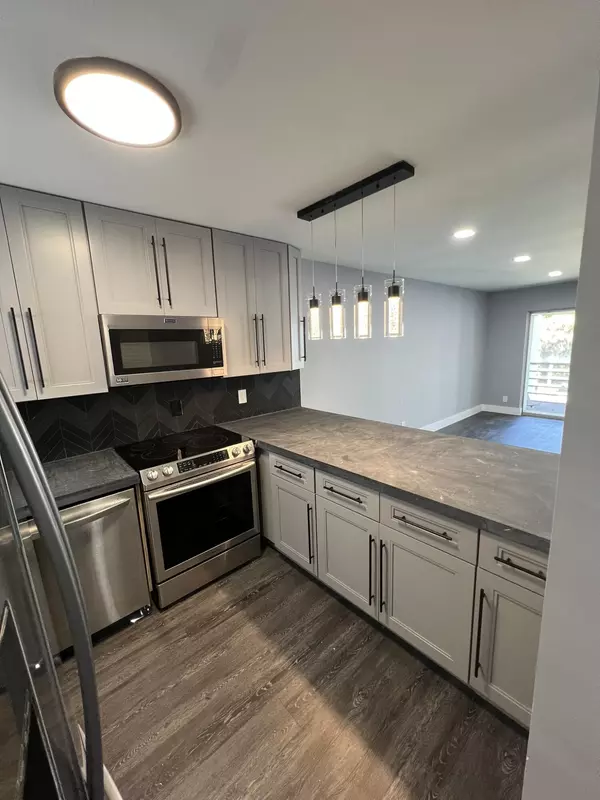 West Palm Beach, FL 33401,1630 Embassy DR 306