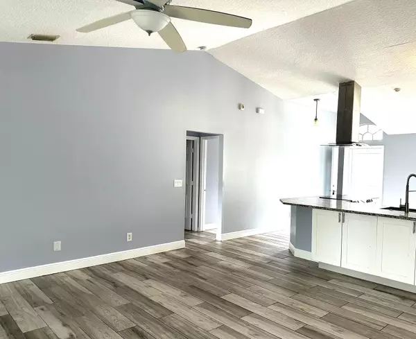 Palm Bay, FL 32909,816 SE Tedder RD