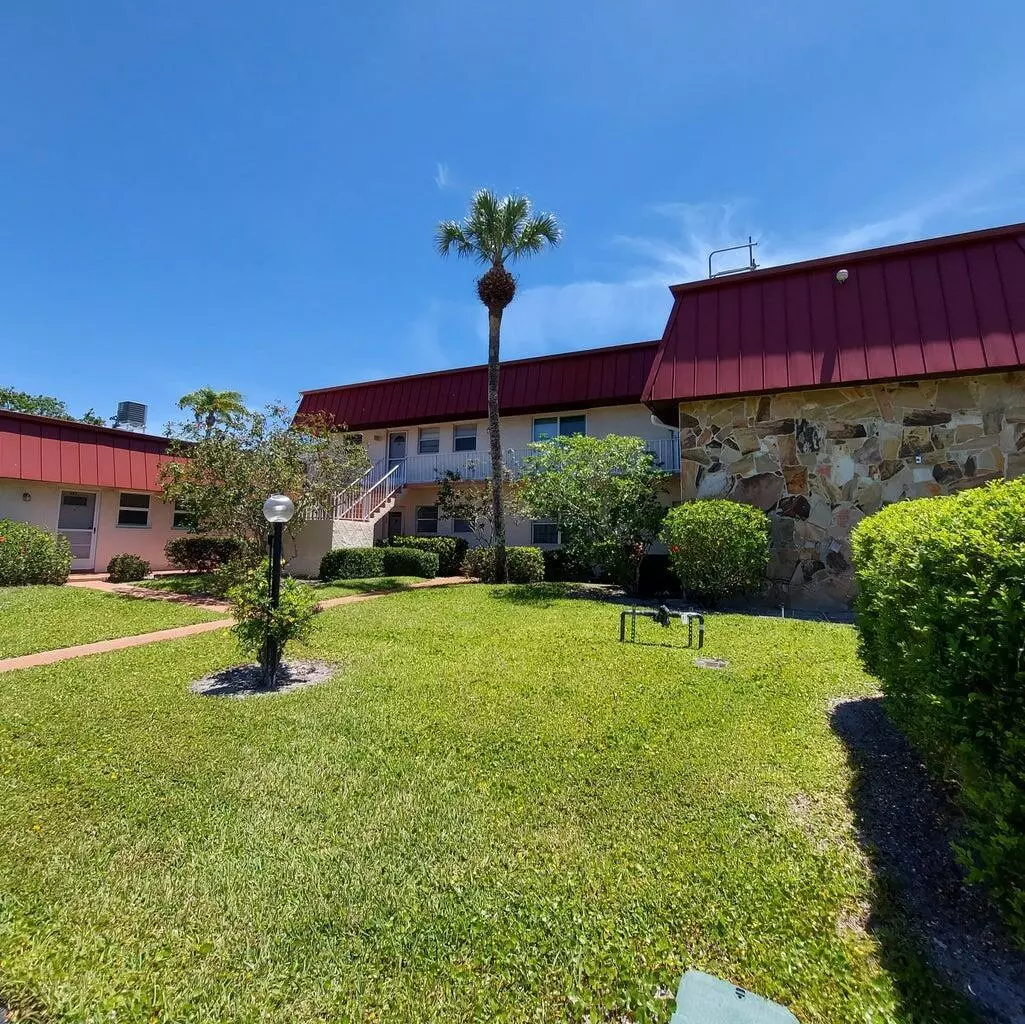 Royal Palm Beach, FL 33411,12019 W Greenway Dr 203