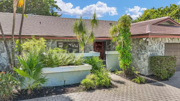 10397 Camelback LN, Boca Raton, FL 33498