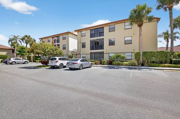 Boynton Beach, FL 33437,5147 Europa DR W