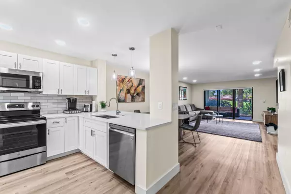 18 Stratford DR Unit E, Boynton Beach, FL 33436