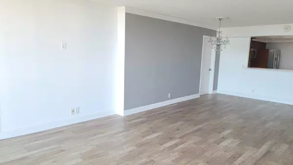 West Palm Beach, FL 33401,2425 Presidential WAY 1903