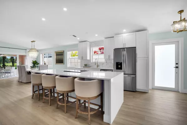 Stuart, FL 34997,889 SW Balmoral TRCE