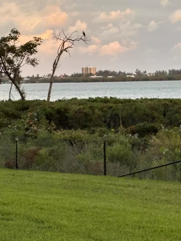 27 W Harbour Isles DR 105, Fort Pierce, FL 34949