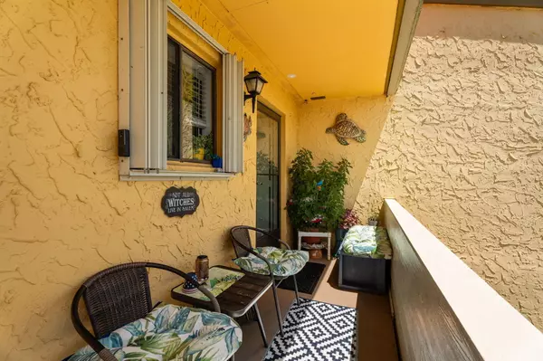 Stuart, FL 34997,5383 SE Miles Grant RD B-206