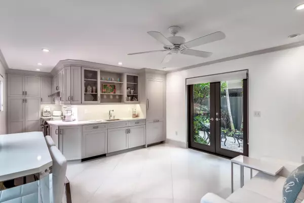 Palm Beach, FL 33480,226 Chilean AVE 4