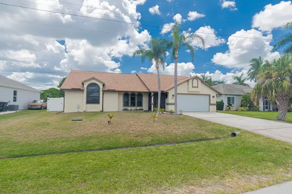 2213 SE Rock Springs DR, Port Saint Lucie, FL 34952