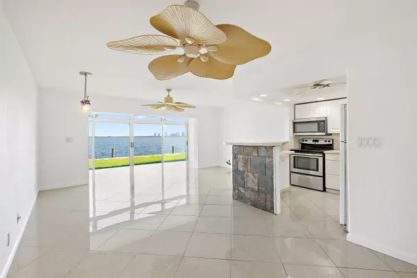 Riviera Beach, FL 33404,400 Wilma CIR 103