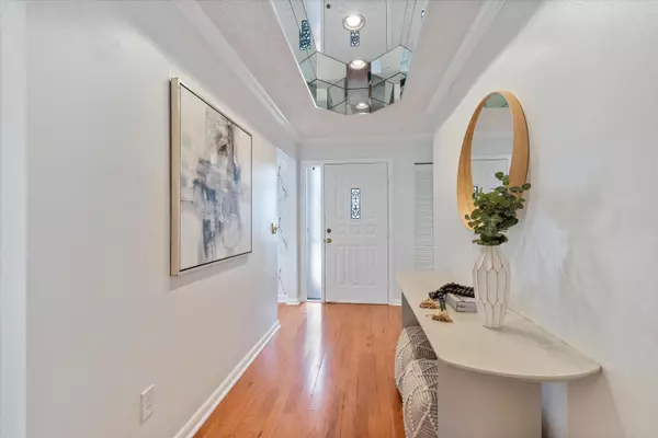 Delray Beach, FL 33484,5272 Fairway Woods DR 4113