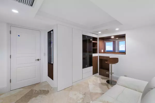 Highland Beach, FL 33487,2727 S Ocean BLVD 1405