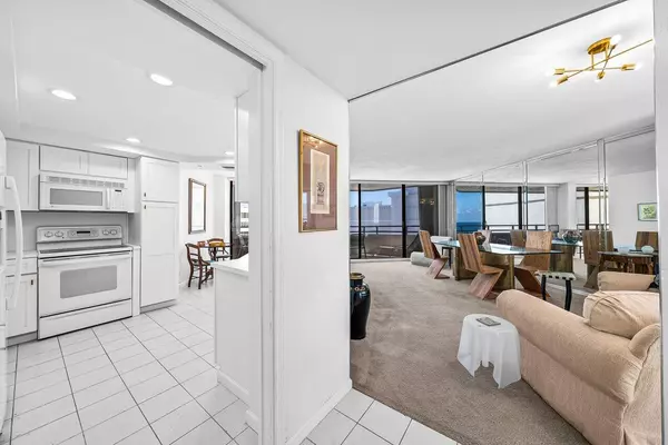 South Palm Beach, FL 33480,3560 S Ocean BLVD 809