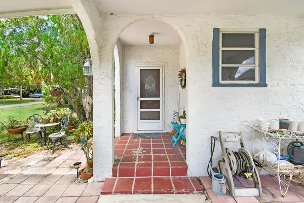 Stuart, FL 34996,413 SE Hibiscus AVE