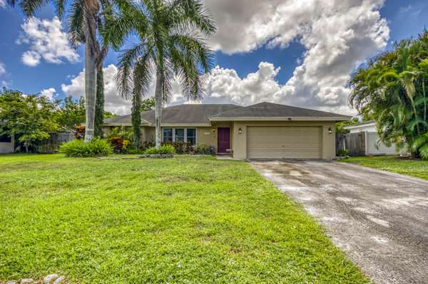 122 Heron Pkwy, Royal Palm Beach, FL 33411