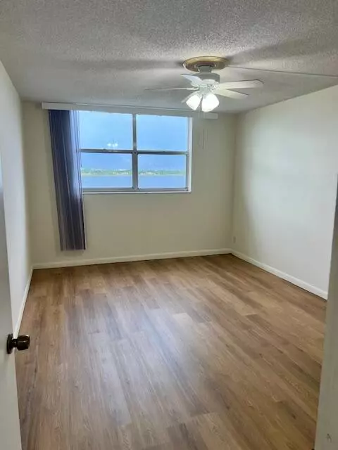 West Palm Beach, FL 33401,480 Executive Center DR 4f